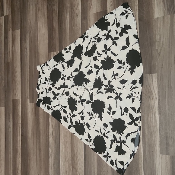 H&M Dresses & Skirts - H&M Floral Flounce Skirt Women's Size 4
